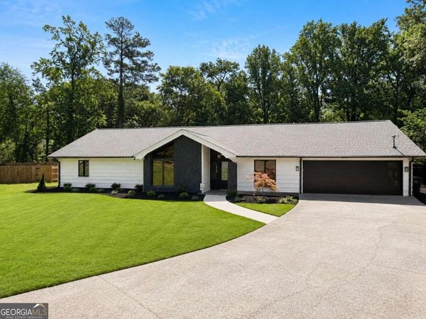 1300 Chipping Court Roswell