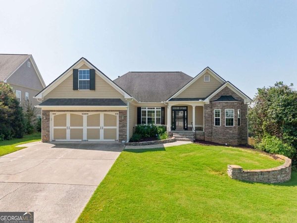 102 Colonial Circle, Cartersville