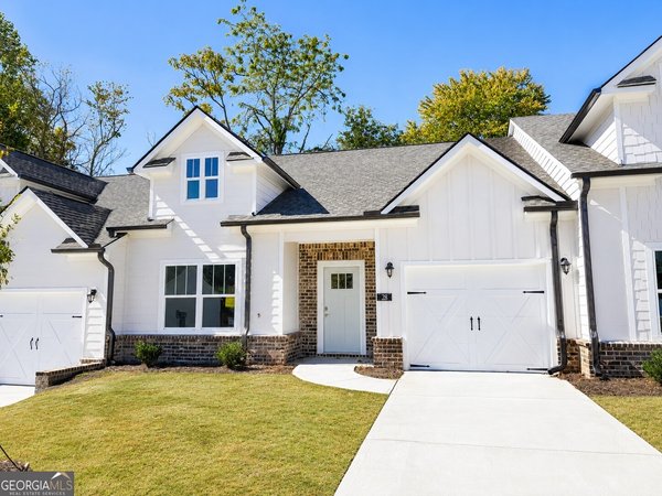 28 Village Court, Cleveland
