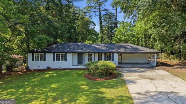 169 Robinhood Drive, Newnan