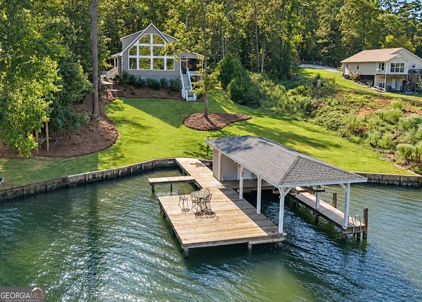 207 Poinsettia Place, Sparta
