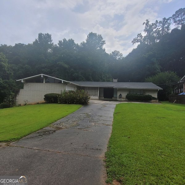 2250 Crestknoll Circle, Decatur