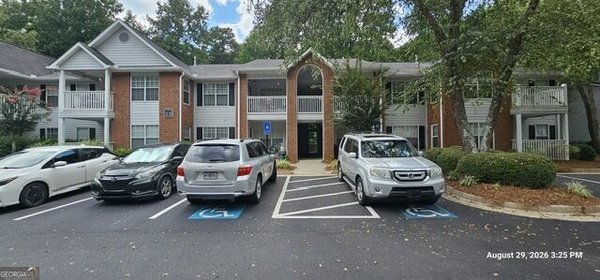 305 Streamside Drive, Roswell