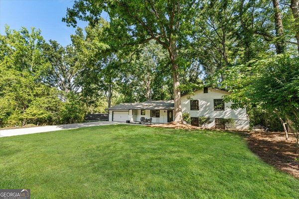 1606 E Nancy Creek Drive, Brookhaven