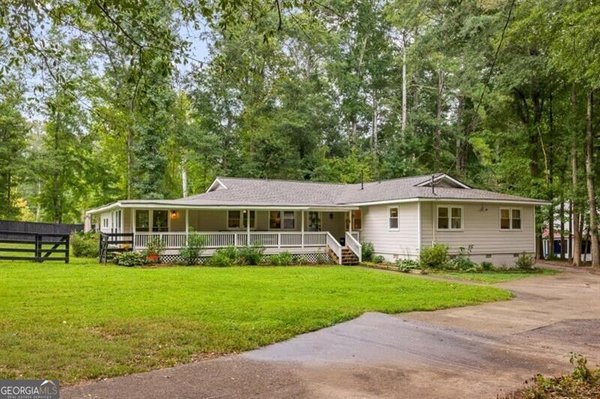285 Air Acres Way, Woodstock