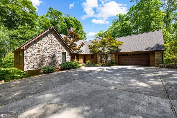 15 Red Bud Trail, Newnan