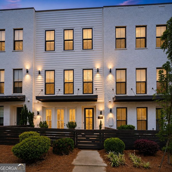 271 Mitchell Lane, Woodstock