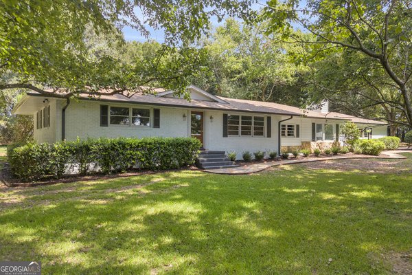 921 Highway 72 Comer
