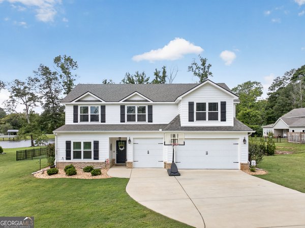 615 Lakeshore Drive, Gray