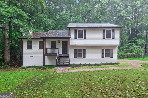 711 Mary Erna Drive, Fairburn