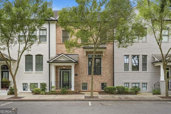 372 Suwanee Avenue Suwanee
