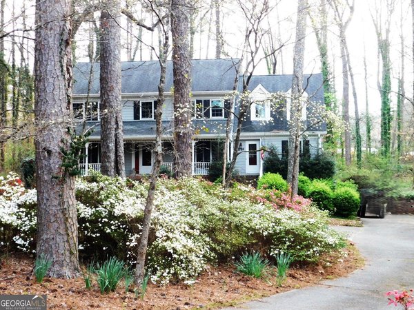 1786 Bear Cave, Lilburn