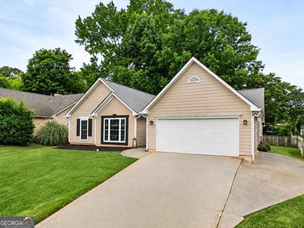 255 Paris Drive, Lawrenceville