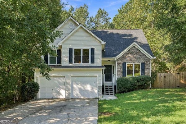 main picture of 2140 Amberly Glen Way, Dacula