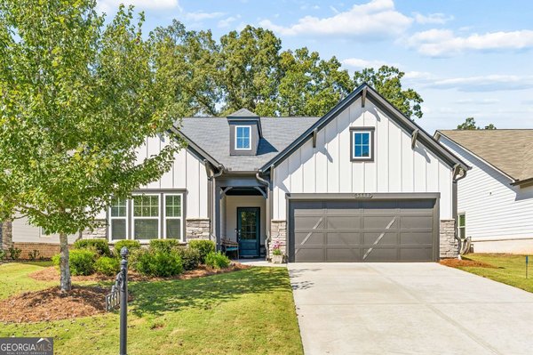 main picture of 5660 Bergeson Way, Cumming