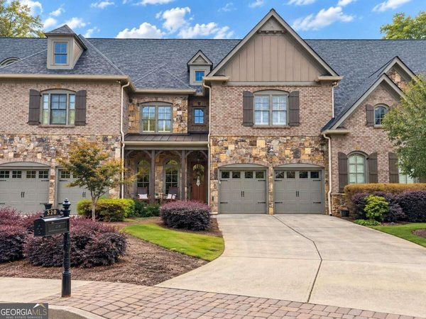 320 Wisteria Circle Roswell