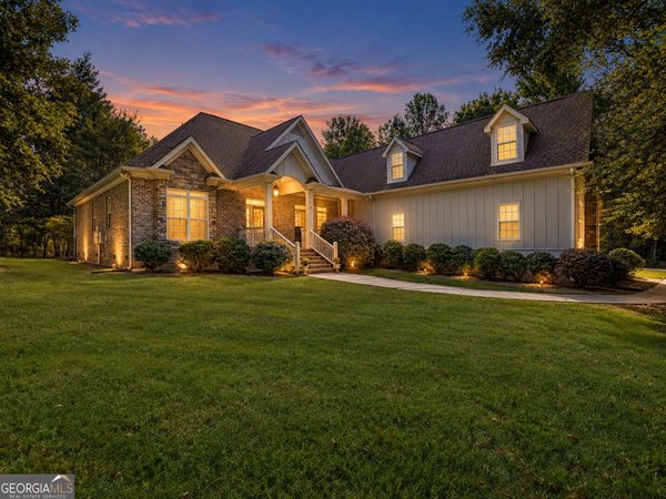 505 Crescent Drive, Forsyth