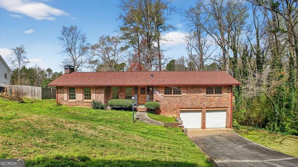 2569 Sky Lane Drive, Marietta