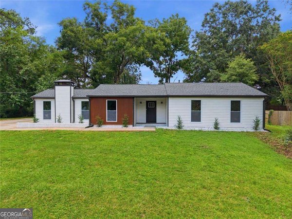 978 Hilltop Court, Lawrenceville