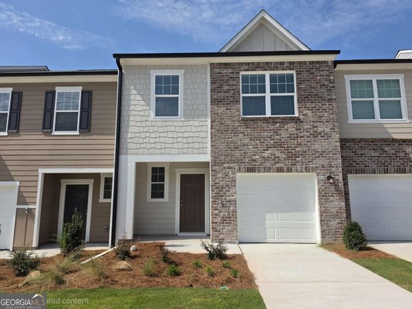 1131 Lucienne Boulevard, Auburn
