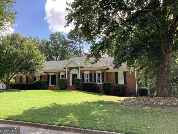 2300 Whispering Pines Lane, McDonough