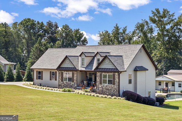 300 Stone Creek Drive, Hull