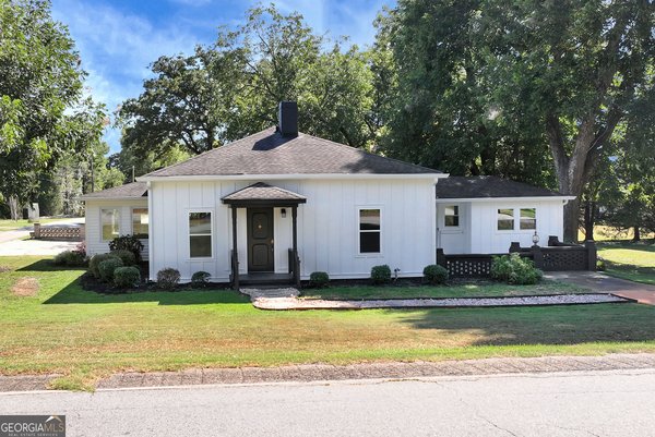 276 Highway 72 Comer