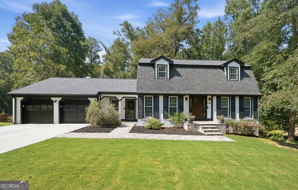 main picture of 2458 Fontainebleau Drive, Atlanta