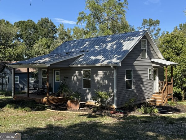 main picture of 613 Chambers Road, Commerce