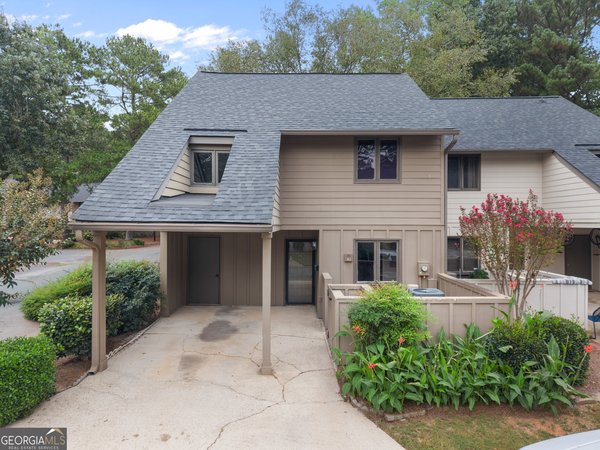 915 Cedar Creek, Marietta