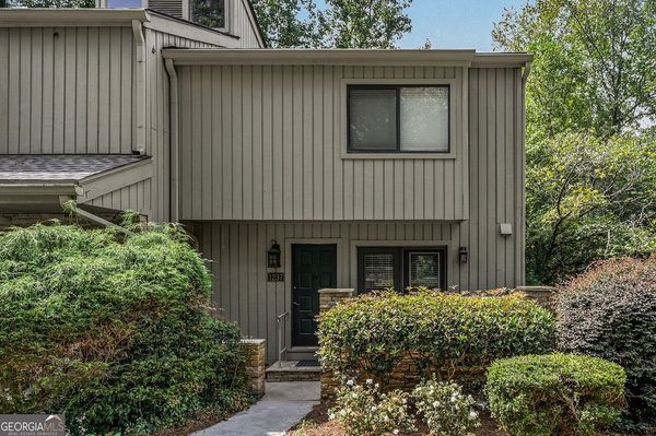 1237 Druid Knoll Drive Brookhaven