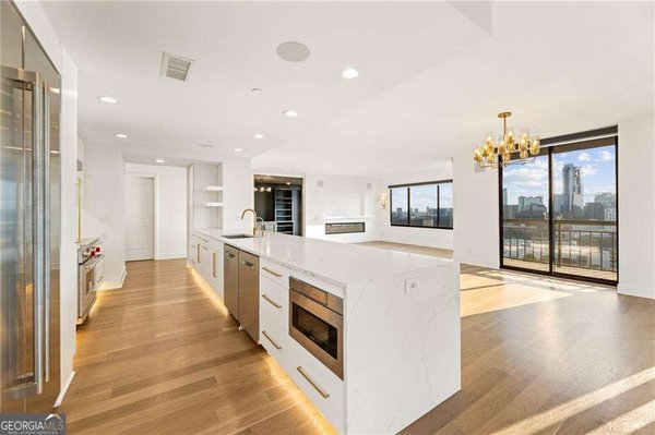 3481 Lakeside Drive, Atlanta