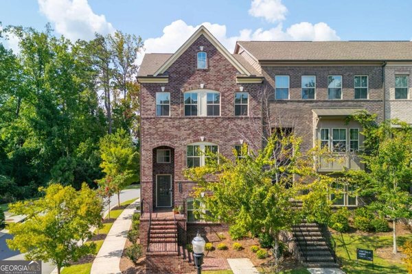502 Via Secco Lane, Suwanee