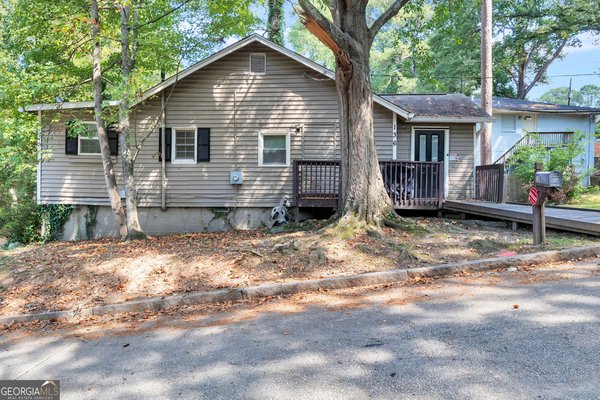 main picture of 136 Holly Road, Atlanta