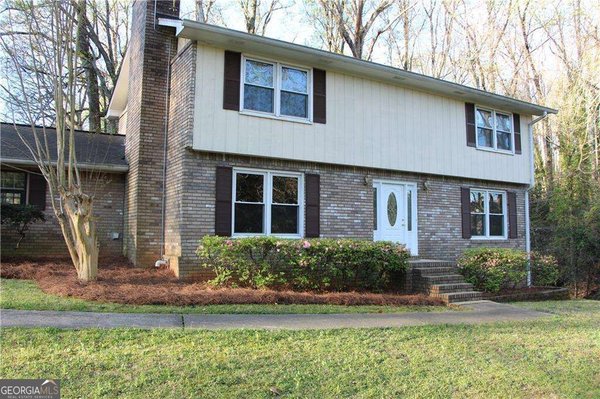 620 Oakstone Way, Roswell