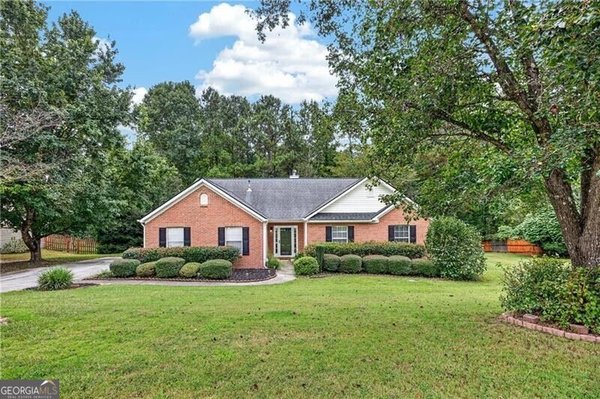 main picture of 2730 Angel Oak Circle, Dacula