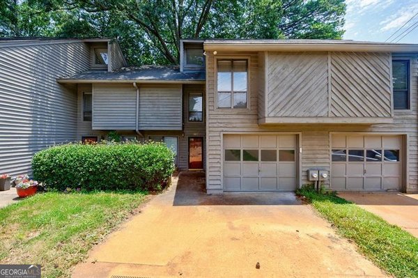 1002 Creatwood Circle, Smyrna