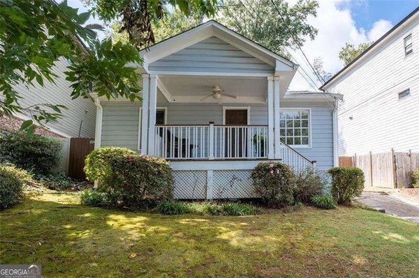 2640 Apple Valley Road, Brookhaven