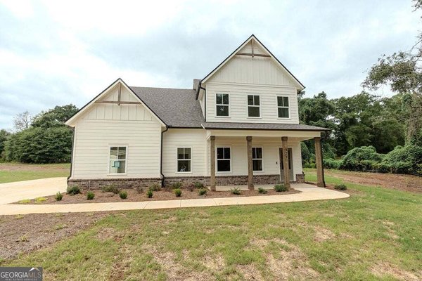 main picture of 328 Races Road, Hoschton
