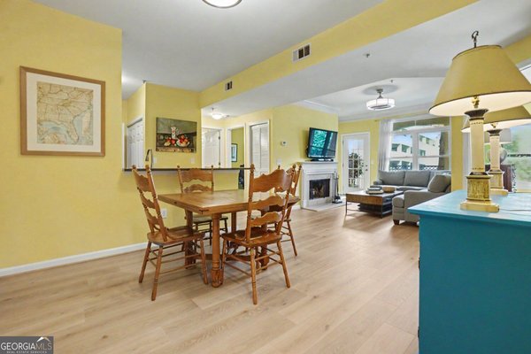 main picture of 955 Juniper Street, Atlanta