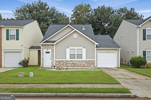 935 Lakeside Circle Covington