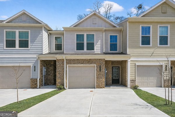 main picture of 6210 Ripple Way, South Fulton