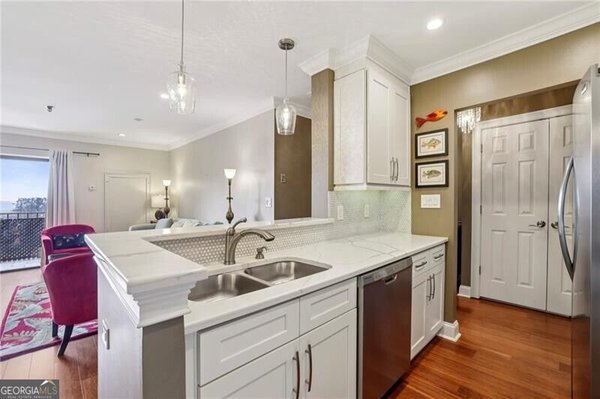 main picture of 300 Johnson Ferry Road, Sandy Springs