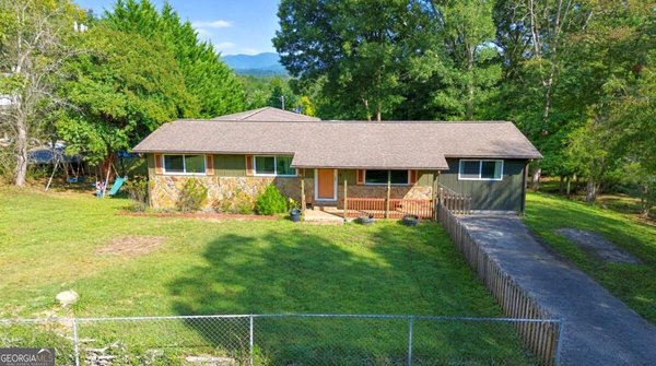 516 Hillcrest Drive Mccaysville
