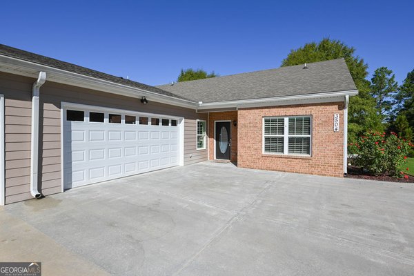 3504 Commonwealth Circle, Newnan