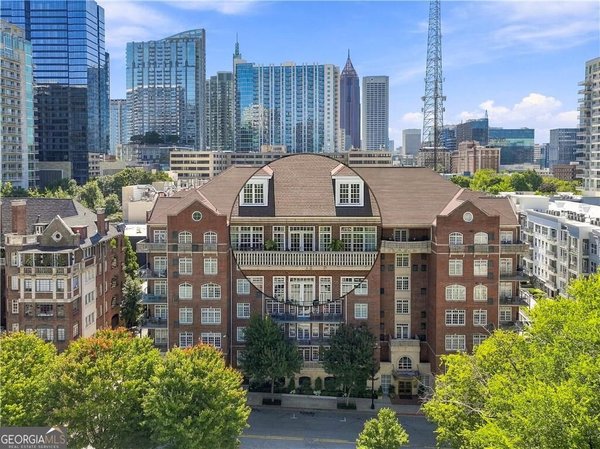 77 Peachtree Place, Atlanta
