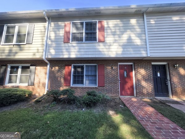 2140 Kings Gate Cir Snellville