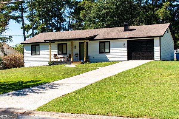 1077 Sawgrass Court, Lilburn