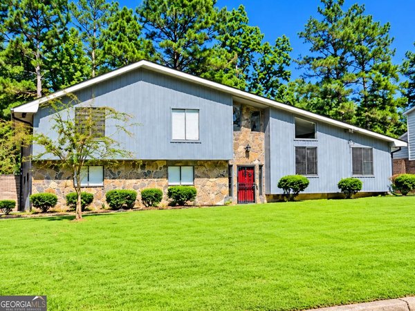 3255 Redona, Atlanta