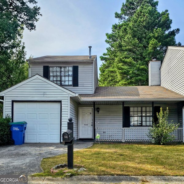 602 Pine Tree Trail, South Fulton